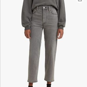 Levi’s Women’s jeans rib cage straight ankle size 28